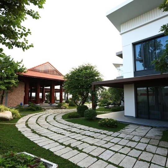 Thi công ốp đá nội thất và sân vườn