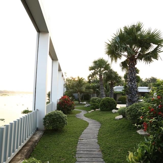 Thi công ốp đá nội thất và sân vườn