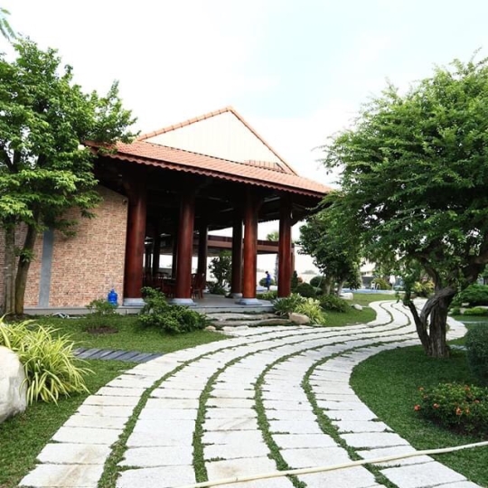 Thi công ốp đá nội thất và sân vườn