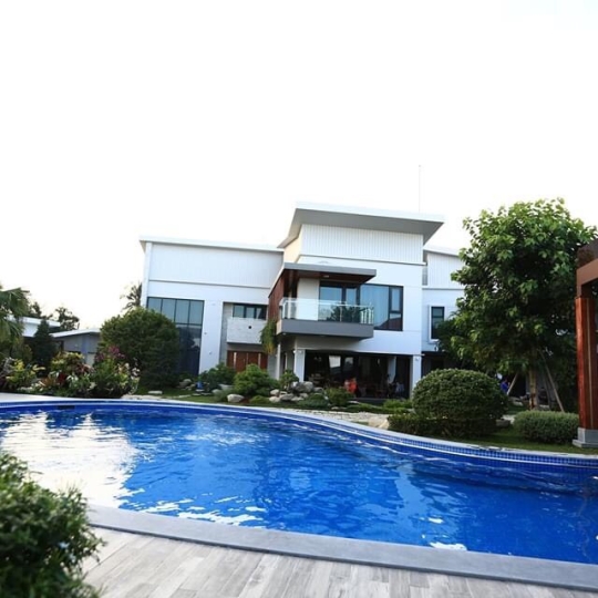 Thi công ốp đá nội thất và sân vườn